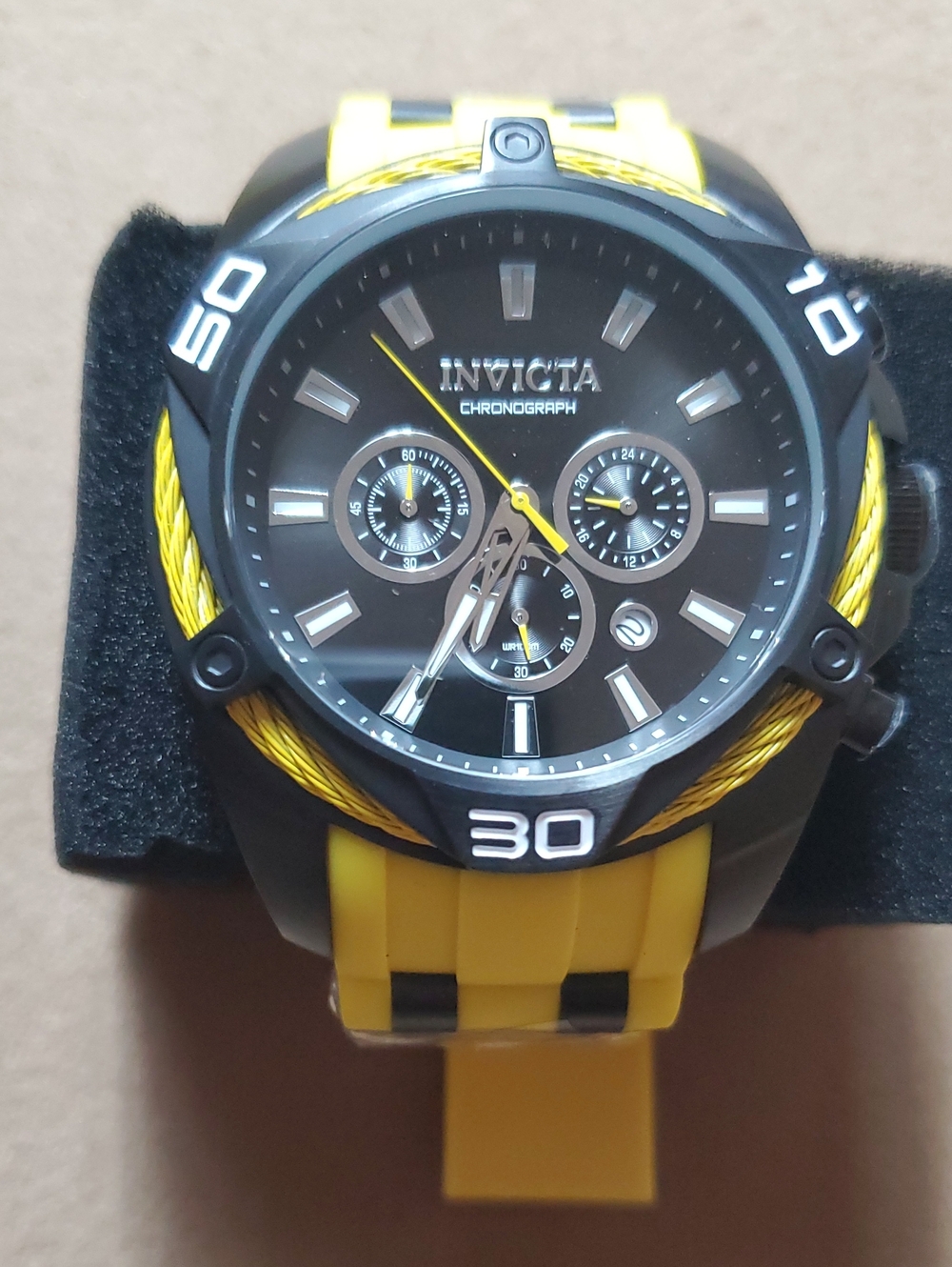 Invicta Bolt Vanguard Men's Watch - 50mm. Yellow. Black (46037)